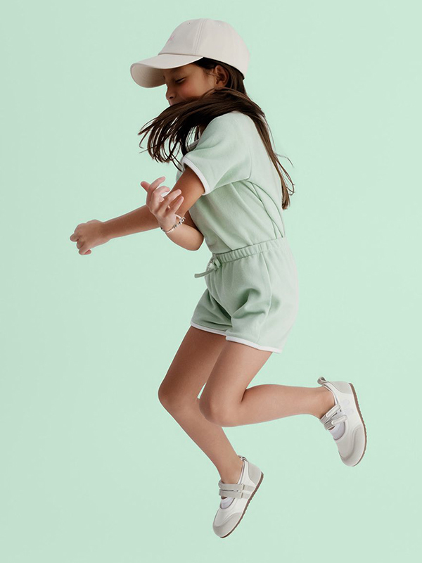 Cặp song sinh nhà Hồ Ngọc Hà 'bắn ảnh' cực tốt trong bộ hình thời trang - Ảnh 3. Cặp song sinh nhà Hồ Ngọc Hà 'bắn ảnh' cực tốt trong bộ hình thời trang - Ảnh 3.