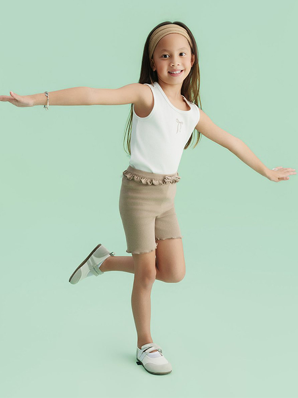 Cặp song sinh nhà Hồ Ngọc Hà 'bắn ảnh' cực tốt trong bộ hình thời trang - Ảnh 7. Cặp song sinh nhà Hồ Ngọc Hà 'bắn ảnh' cực tốt trong bộ hình thời trang - Ảnh 7.