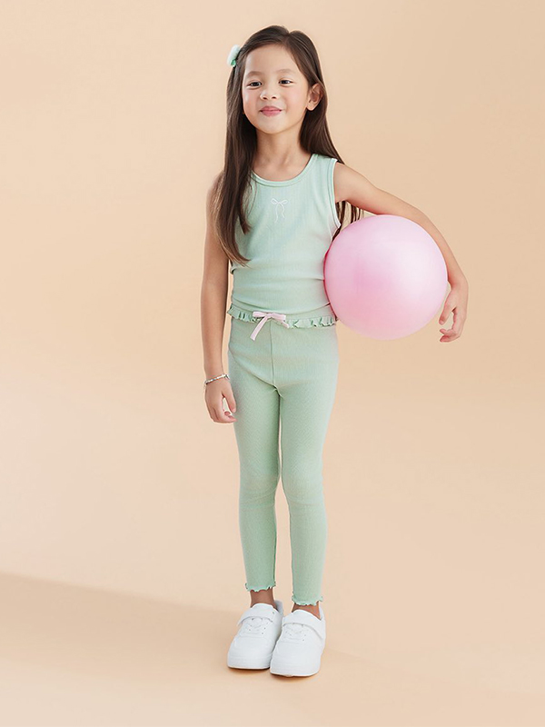 Cặp song sinh nhà Hồ Ngọc Hà 'bắn ảnh' cực tốt trong bộ hình thời trang - Ảnh 8. Cặp song sinh nhà Hồ Ngọc Hà 'bắn ảnh' cực tốt trong bộ hình thời trang - Ảnh 8.