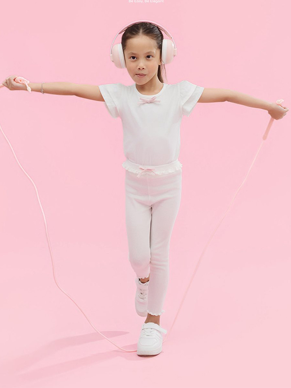 Cặp song sinh nhà Hồ Ngọc Hà 'bắn ảnh' cực tốt trong bộ hình thời trang - Ảnh 9. Cặp song sinh nhà Hồ Ngọc Hà 'bắn ảnh' cực tốt trong bộ hình thời trang - Ảnh 9.