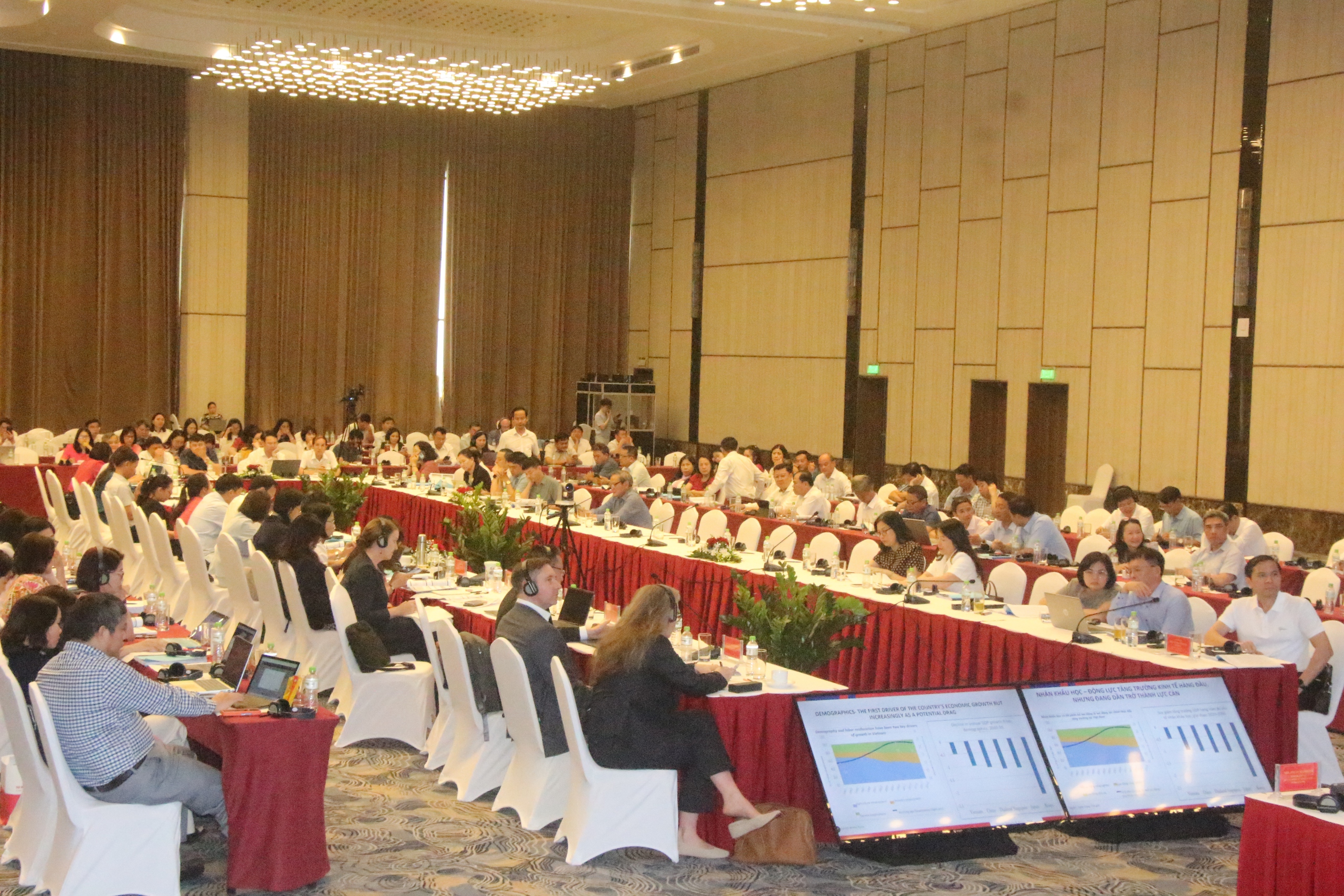 Việt Nam thích ứng với già hóa dân số: Thách thức và vận hội từ "Kinh tế bạc" - Ảnh 4. Việt Nam thích ứng với già hóa dân số: Thách thức và vận hội từ "Kinh tế bạc" - Ảnh 4.