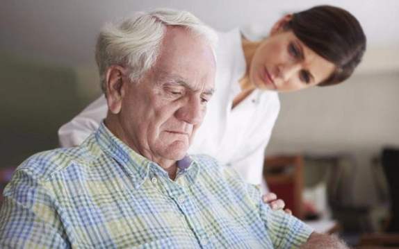 3 kiểu người già "hút cạn năng lượng" con cái: Hiếu thảo mấy cũng nên cân nhắc ở chung