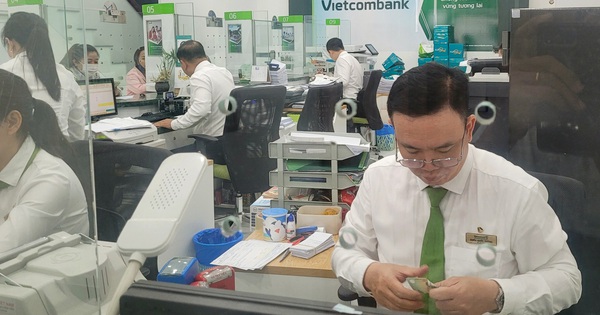 Ngân hàng đồng loạt hạ lãi suất, hỗ trợ doanh nghiệp và người dân