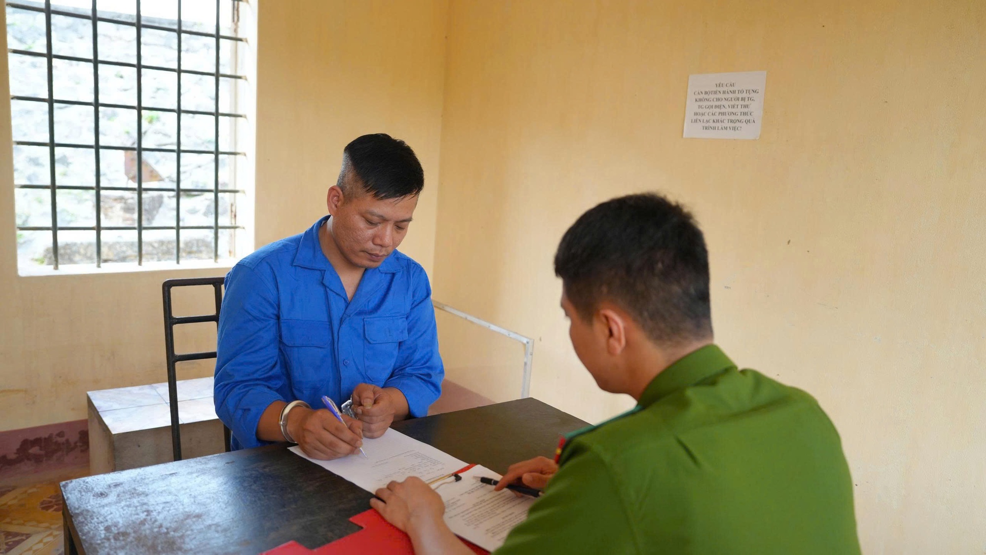 Bắt khẩn cấp đối tượng truy sát vợ cũ, phóng hỏa đốt cháy nhà hàng- Ảnh 1. Bắt khẩn cấp đối tượng truy sát vợ cũ, phóng hỏa đốt cháy nhà hàng- Ảnh 1.