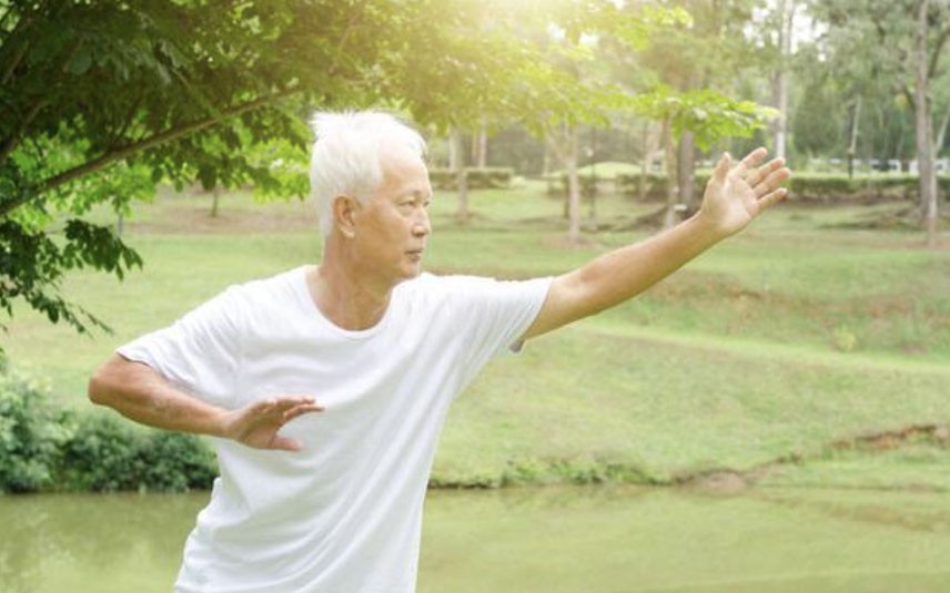 Vợ mất, con c&aacute;i l&agrave;m ăn xa, cụ &ocirc;ng tiết lộ 3 điều gi&uacute;p bản th&acirc;n c&oacute; tuổi gi&agrave; hạnh ph&uacute;c khiến cả l&agrave;ng ghen tỵ