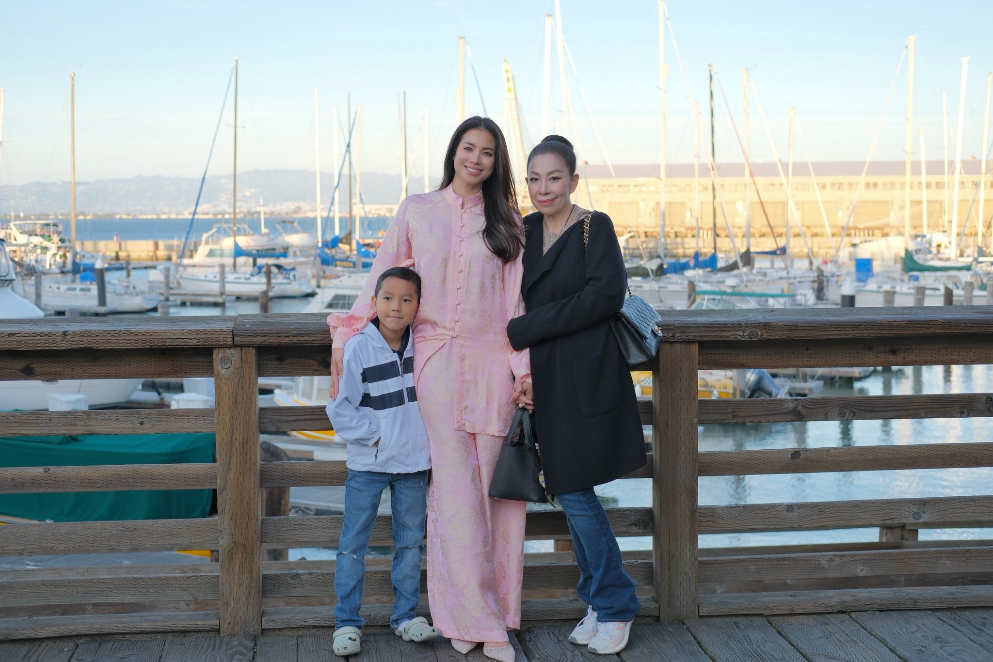 Phạm Hương trở lại: Cuộc sống hạnh ph&uacute;c ở Mỹ của Hoa hậu Hải Ph&ograve;ng 2026 - Ảnh 7.