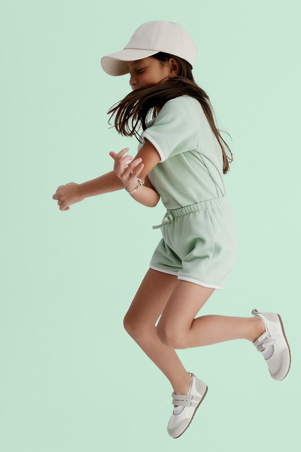 Đôi chân dài của Lisa - con gái Hồ Ngọc Hà gây chú ý - Ảnh 7. Đôi chân dài của Lisa - con gái Hồ Ngọc Hà gây chú ý - Ảnh 7.