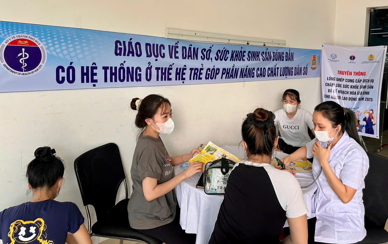 Huế nỗ lực duy tr&igrave; mức sinh thay thế, tiếp tục n&acirc;ng cao chất lượng d&acirc;n số - Ảnh 2.