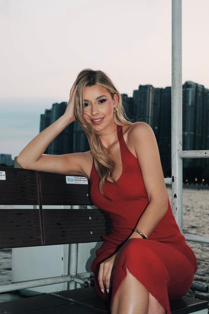 Miss Cosmo 2025 thả d&aacute;ng với đồ bơi hai mảnh quyến rũ  - Ảnh 4.