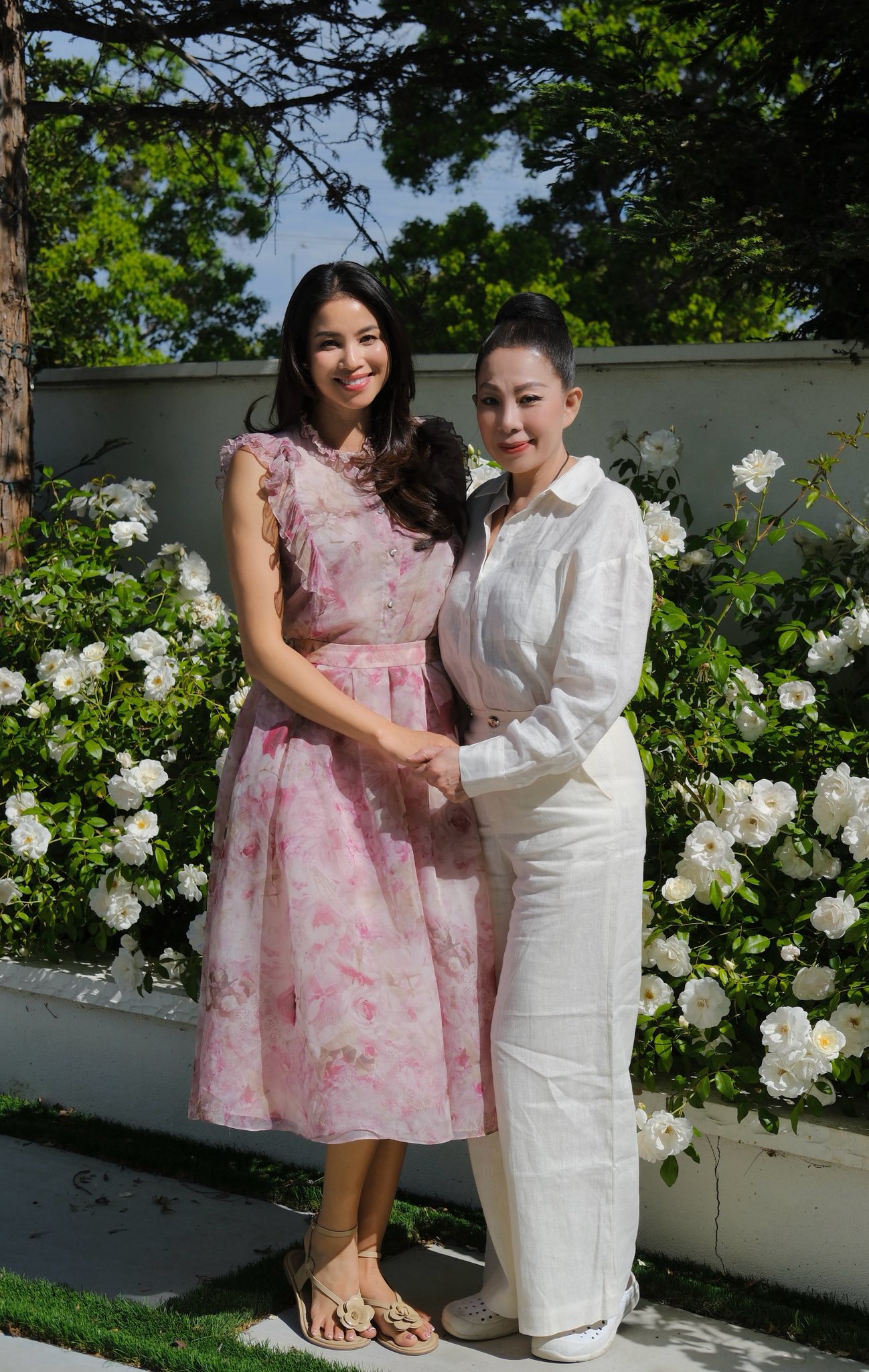 Phạm Hương trở lại: Cuộc sống hạnh ph&uacute;c ở Mỹ của Hoa hậu Hải Ph&ograve;ng 2026 - Ảnh 4.