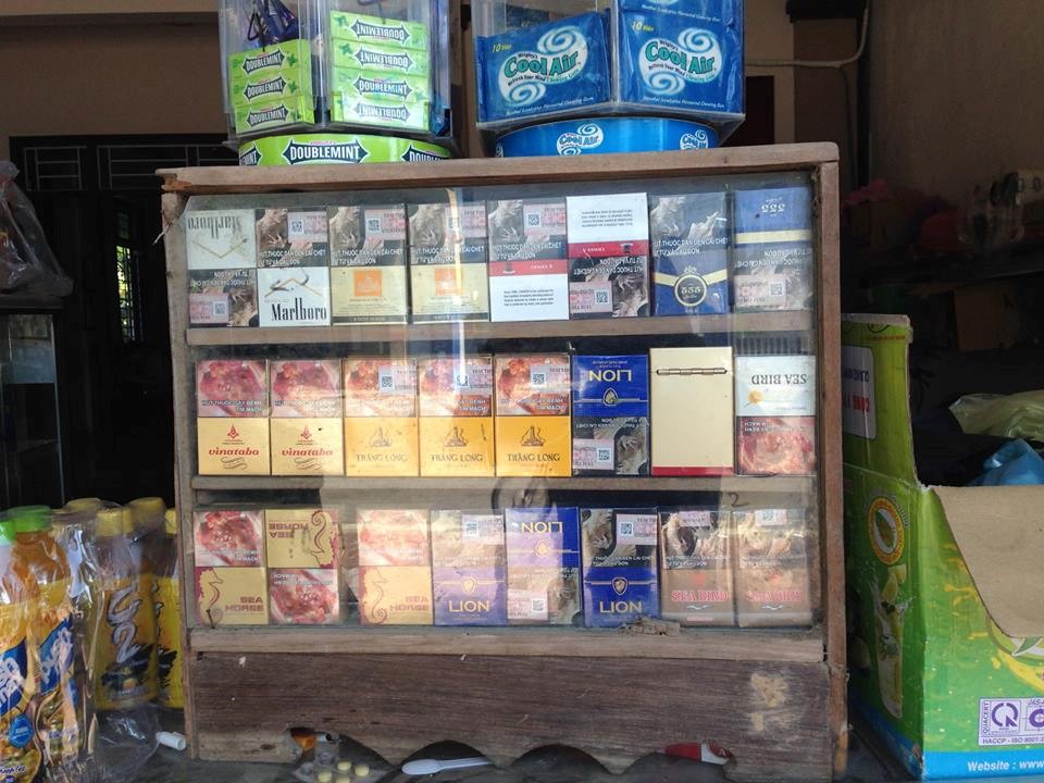 Từ 15/5, trưng b&agrave;y qu&aacute; một bao thuốc l&aacute;, điểm b&aacute;n lẻ c&oacute; thể bị phạt tới 5 triệu đồng- Ảnh 1.