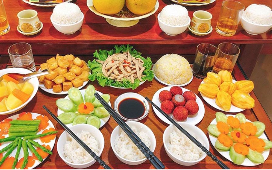 Những Món Ăn Cấm Kỵ Trong Lễ Cúng Cơm Người Mất: Xôi Gạc Gây Bất Ngờ
