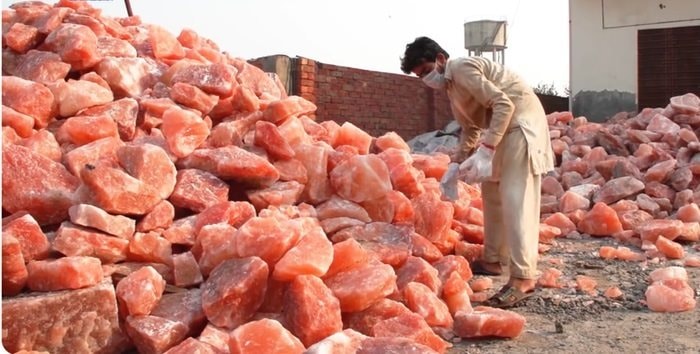 Một loại muối từ Himalaya được cả thế giới săn đ&oacute;n - xem c&aacute;ch khai th&aacute;c m&agrave; nhiều người kh&ocirc;ng tin v&agrave;o mắt m&igrave;nh - Ảnh 3.