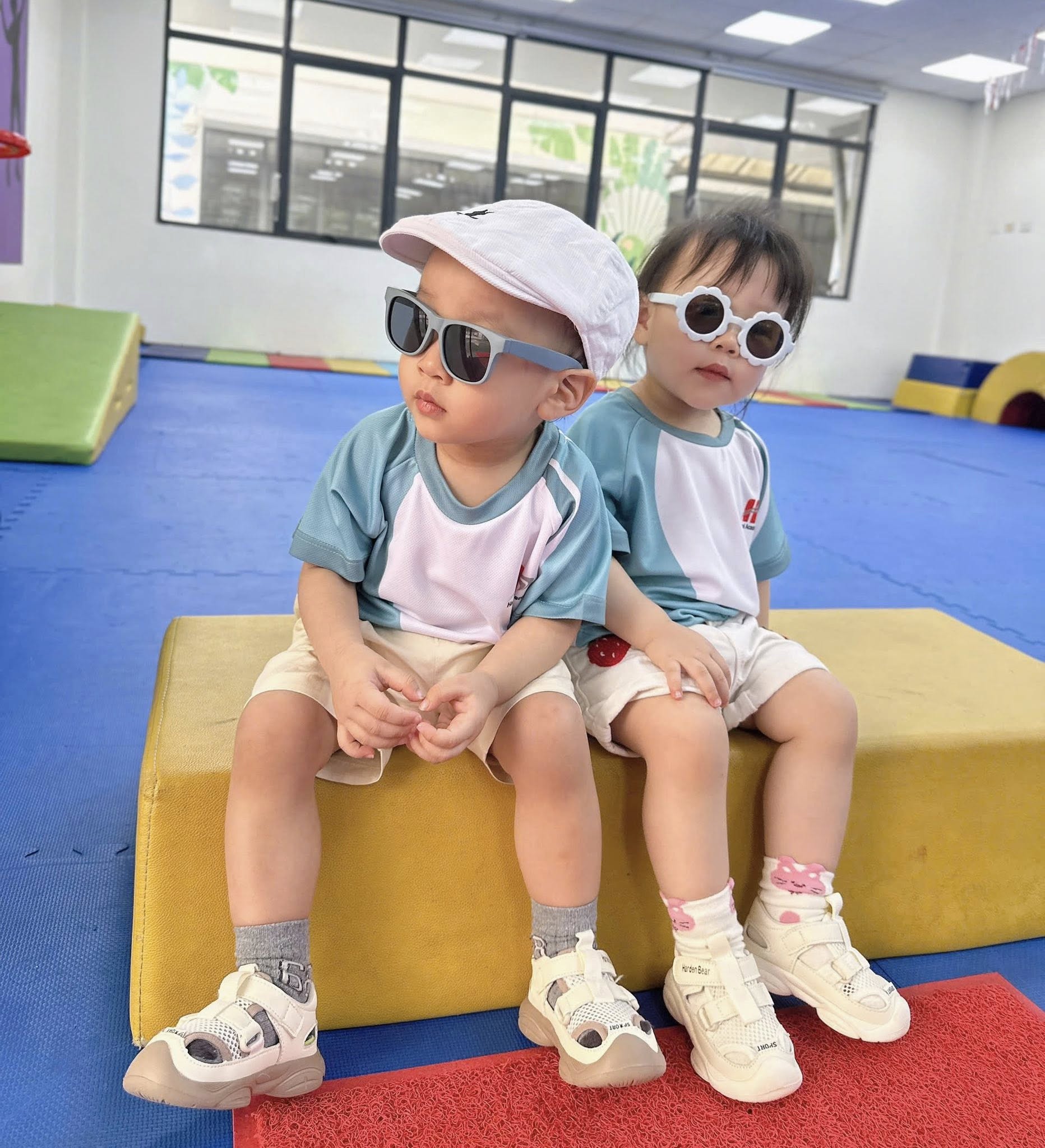 Cặp song sinh nh&agrave; Phương Oanh lớn phổng phao, đ&aacute;ng y&ecirc;u - Ảnh 2.