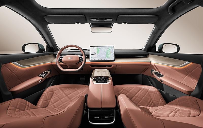 Sedan hạng D gi&aacute; 420 triệu đồng đi 630km, sạc si&ecirc;u tốc, trang bị s&aacute;nh ngang Toyota Camry, rẻ chỉ ngang Toyota Vios - Ảnh 3.