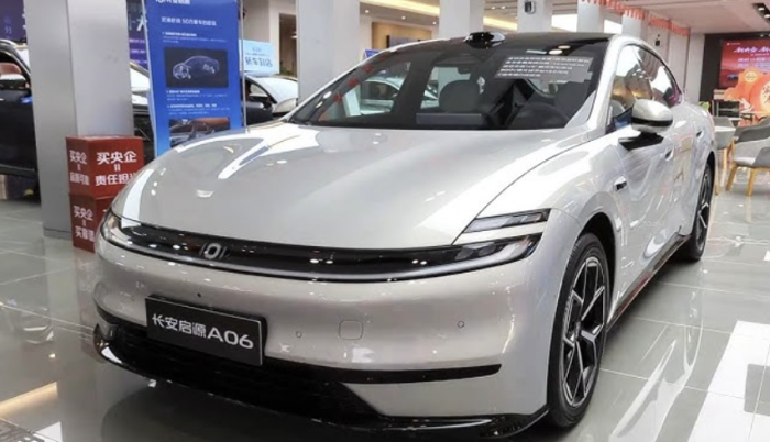 Sedan hạng D gi&aacute; 420 triệu đồng đi 630km, sạc si&ecirc;u tốc, trang bị s&aacute;nh ngang Toyota Camry, rẻ chỉ ngang Toyota Vios - Ảnh 4.