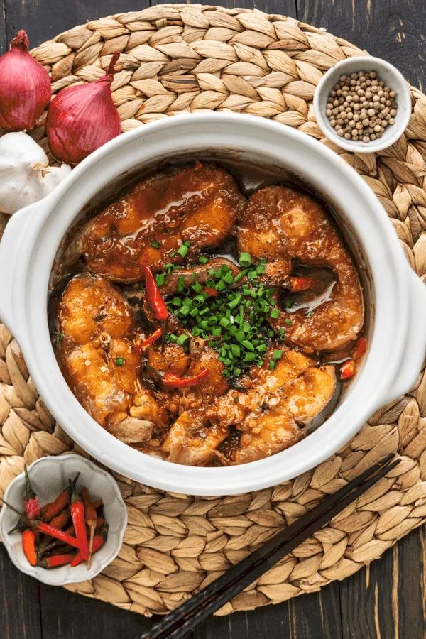 B&iacute; mật m&oacute;n c&aacute; kho tuyệt đỉnh: Tại sao yếu tố n&agrave;y trong gian bếp lại tỷ lệ thuận với th&agrave;nh c&ocirc;ng b&ecirc;n ngo&agrave;i? - Ảnh 1.