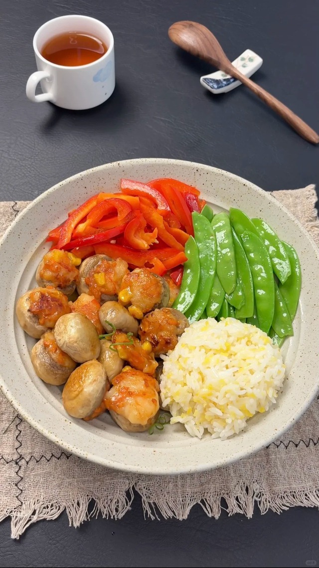 Lười b&agrave;y vẽ m&agrave; vẫn muốn eo thon: Trọn bộ 7 bữa cơm 'một đĩa' vừa gọn vừa ngon - Ảnh 1.