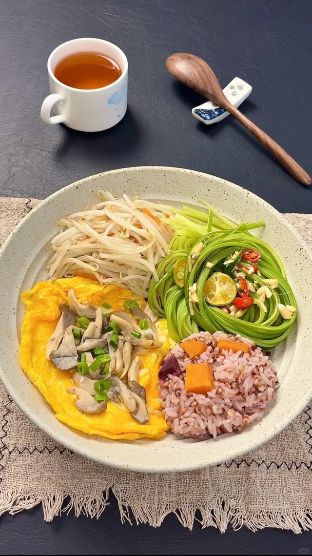 Lười b&agrave;y vẽ m&agrave; vẫn muốn eo thon: Trọn bộ 7 bữa cơm 'một đĩa' vừa gọn vừa ngon - Ảnh 3.