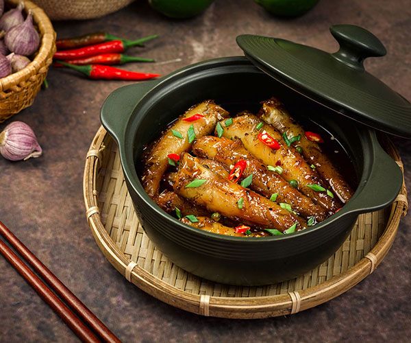 B&iacute; mật m&oacute;n c&aacute; kho tuyệt đỉnh: Tại sao yếu tố n&agrave;y trong gian bếp lại tỷ lệ thuận với th&agrave;nh c&ocirc;ng b&ecirc;n ngo&agrave;i? - Ảnh 2.