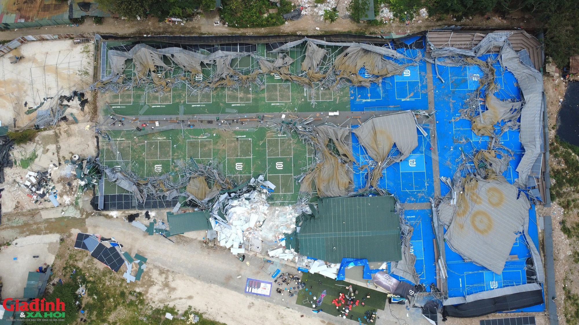 H&agrave; Nội cưỡng chế th&aacute;o dỡ s&acirc;n thể thao tr&aacute;i ph&eacute;p tr&ecirc;n đất n&ocirc;ng nghiệp - Ảnh 5.