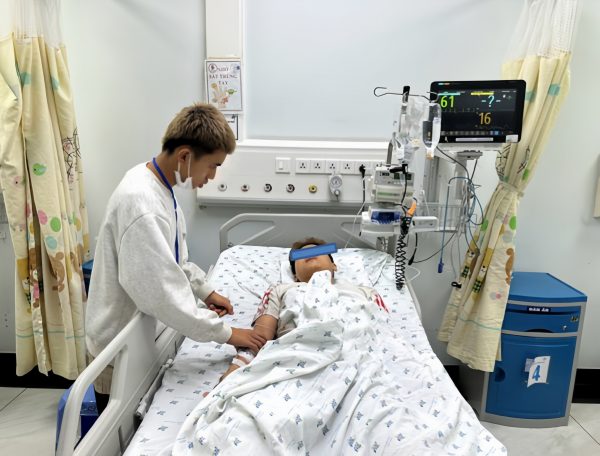 Nam sinh 15 tuổi bất ngờ liệt toàn thân khi chơi thể thao: Nguyên nhân từ 1 bệnh lý hiếm gặp - Ảnh 1. Nam sinh 15 tuổi bất ngờ liệt toàn thân khi chơi thể thao: Nguyên nhân từ 1 bệnh lý hiếm gặp - Ảnh 1.