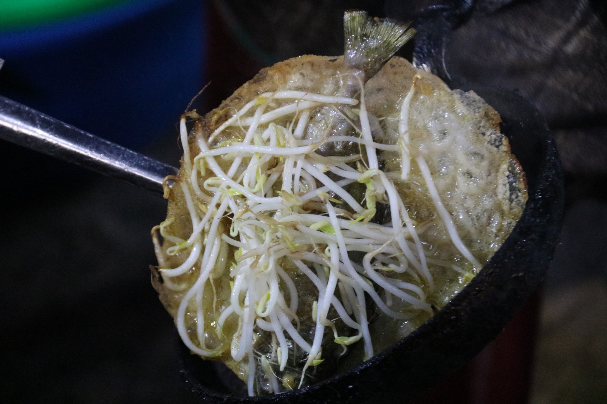 Về làng Chuồn ăn bánh khoái cá kình- Ảnh 4. Về làng Chuồn ăn bánh khoái cá kình- Ảnh 4.