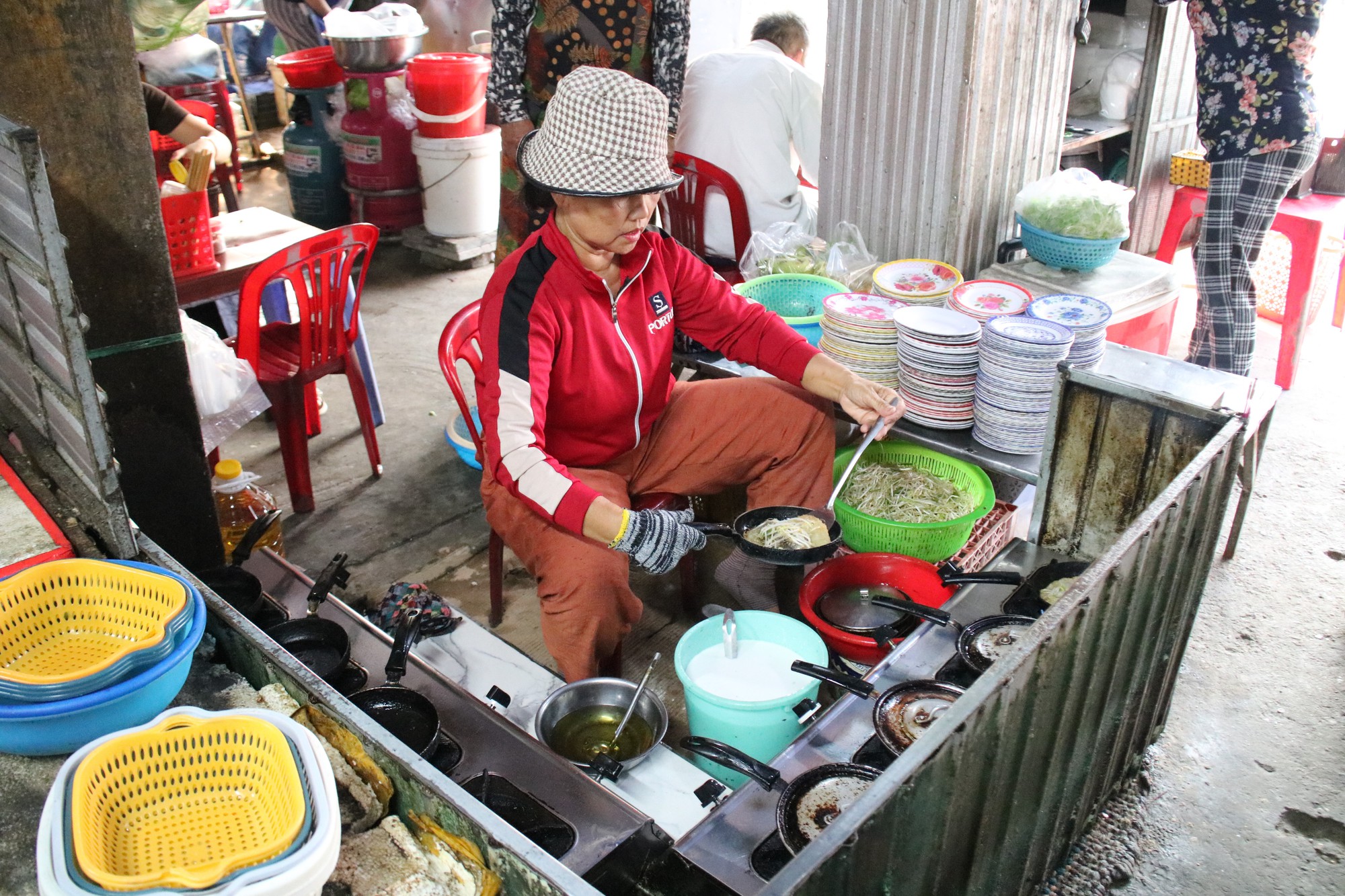 Về làng Chuồn ăn bánh khoái cá kình- Ảnh 7. Về làng Chuồn ăn bánh khoái cá kình- Ảnh 7.