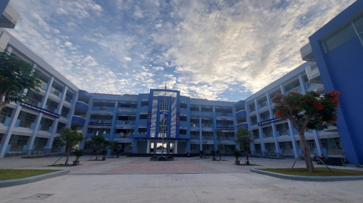 Đ&igrave;nh chỉ c&ocirc; gi&aacute;o phạt 5 học sinh tự ch&iacute;ch kim ti&ecirc;m v&agrave;o tay - Ảnh 1.