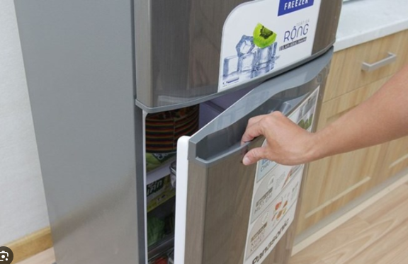 Tủ lạnh chạy tốn điện, nguy&ecirc;n nh&acirc;n v&agrave; những c&aacute;ch khắc phục cực hay - Ảnh 1.