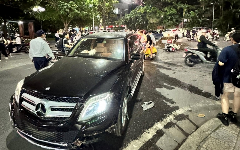 Vụ xe &ocirc; t&ocirc; Mercedes g&acirc;y tai nạn li&ecirc;n ho&agrave;n trong khu đ&ocirc; thị tại H&agrave; Nội: T&agrave;i xế vi phạm nồng độ cồn 