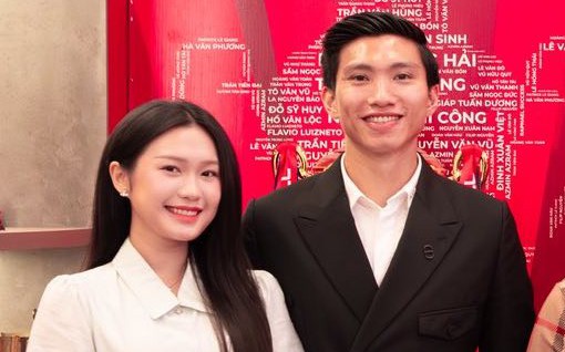 Đoàn Văn Hậu nhận tin vui, fan chú ý biểu cảm của Đoàn Hải My