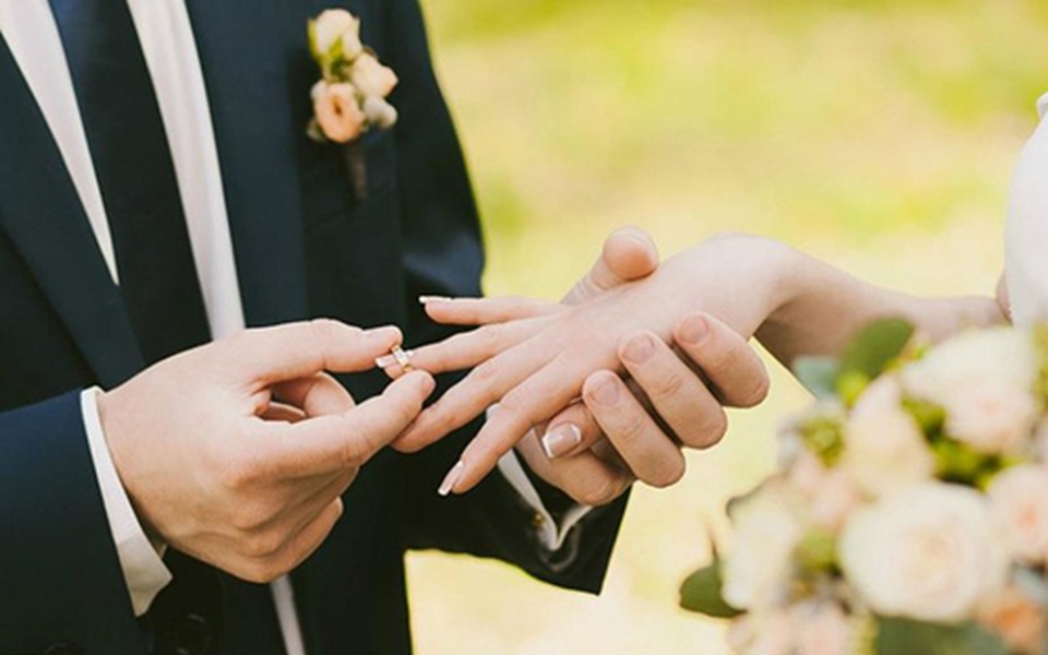 Con c&aacute;i chậm kết h&ocirc;n, đừng vội tr&aacute;ch: C&oacute; thể gia đ&igrave;nh đang "đ&oacute;ng" 3 c&aacute;nh cửa n&agrave;y