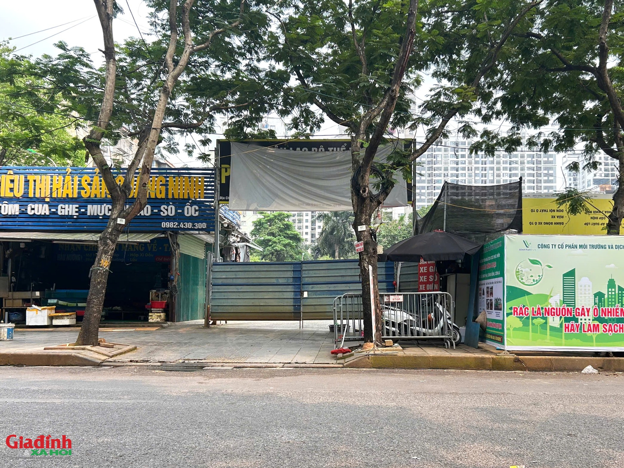 H&agrave; Nội th&aacute;o dỡ tổ hợp s&acirc;n Pickleball tr&aacute;i ph&eacute;p tại đất v&agrave;ng y&ecirc;n h&ograve;a - Ảnh 3.