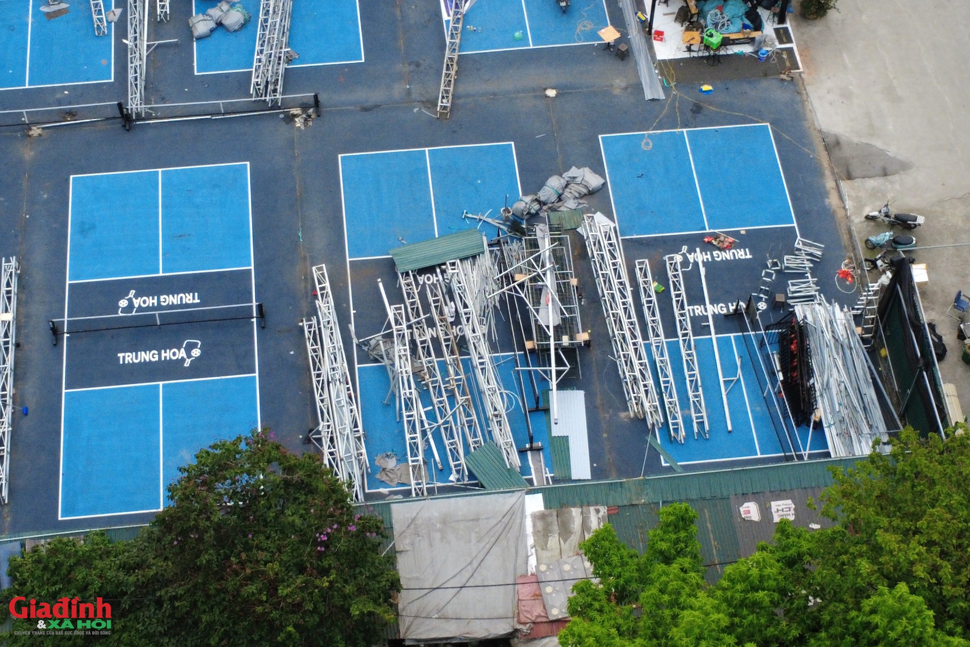 H&agrave; Nội th&aacute;o dỡ tổ hợp s&acirc;n Pickleball tr&aacute;i ph&eacute;p tại đất v&agrave;ng y&ecirc;n h&ograve;a - Ảnh 4.