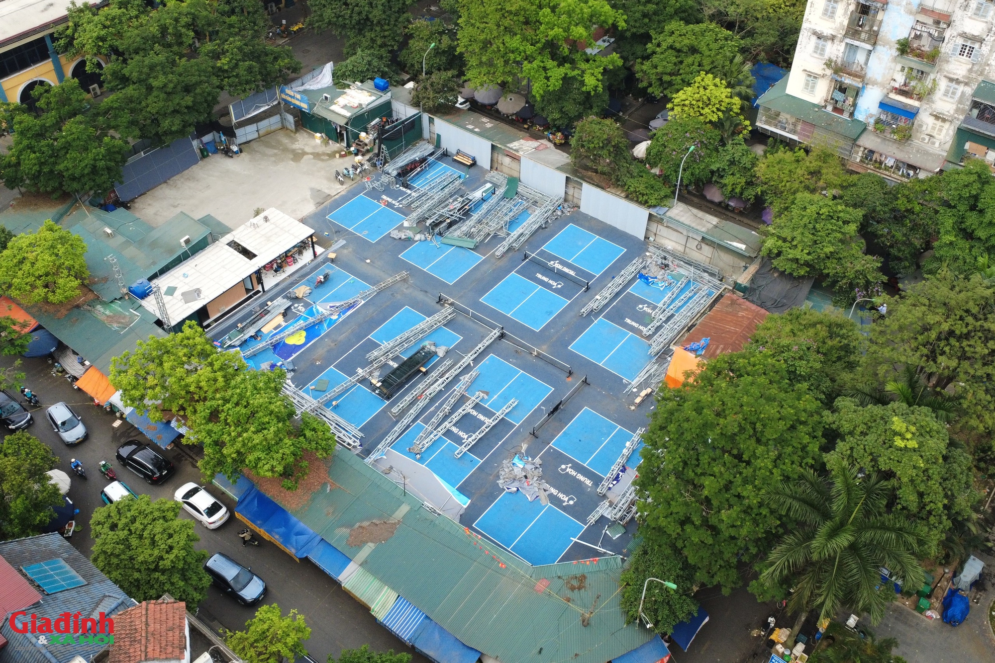 H&agrave; Nội th&aacute;o dỡ tổ hợp s&acirc;n Pickleball tr&aacute;i ph&eacute;p tại đất v&agrave;ng y&ecirc;n h&ograve;a - Ảnh 9.