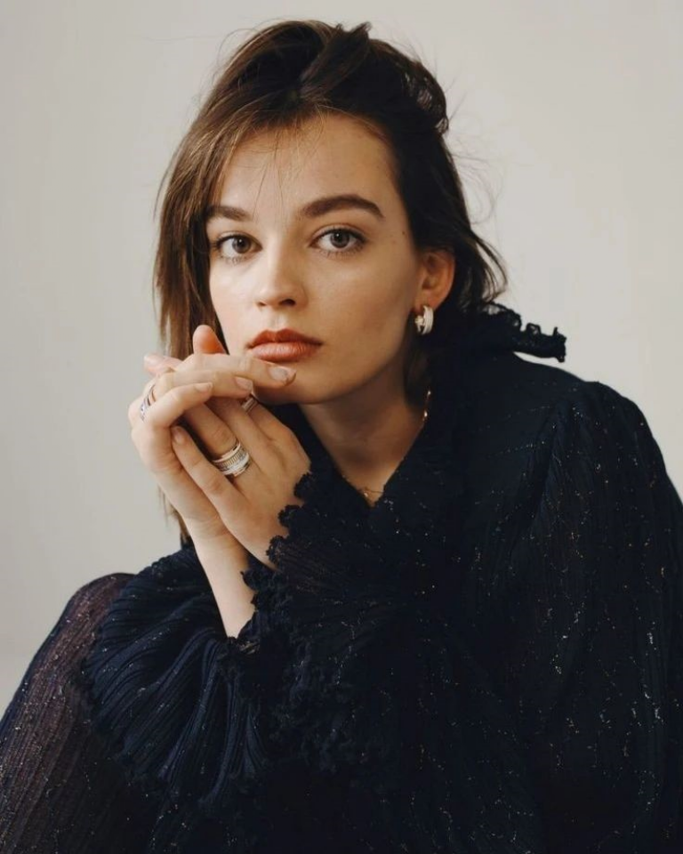 Sao phim 'Sex Education' c&oacute; gương mặt đẹp như thi&ecirc;n thần nhờ dưỡng da hiệu quả - Ảnh 10.