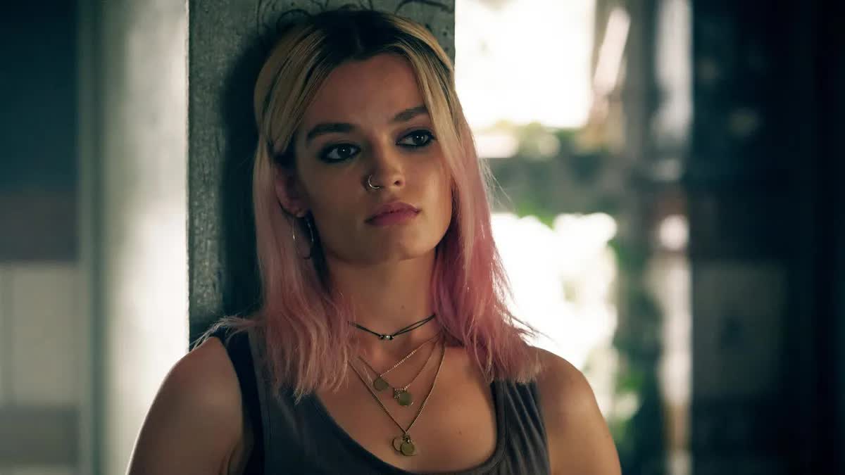 Sao phim 'Sex Education' c&oacute; gương mặt đẹp như thi&ecirc;n thần nhờ dưỡng da hiệu quả - Ảnh 1.