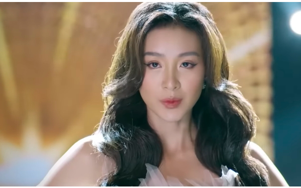 Hoa hậu Vi Minh gặp s&oacute;ng gi&oacute; sau đ&ecirc;m đăng quang