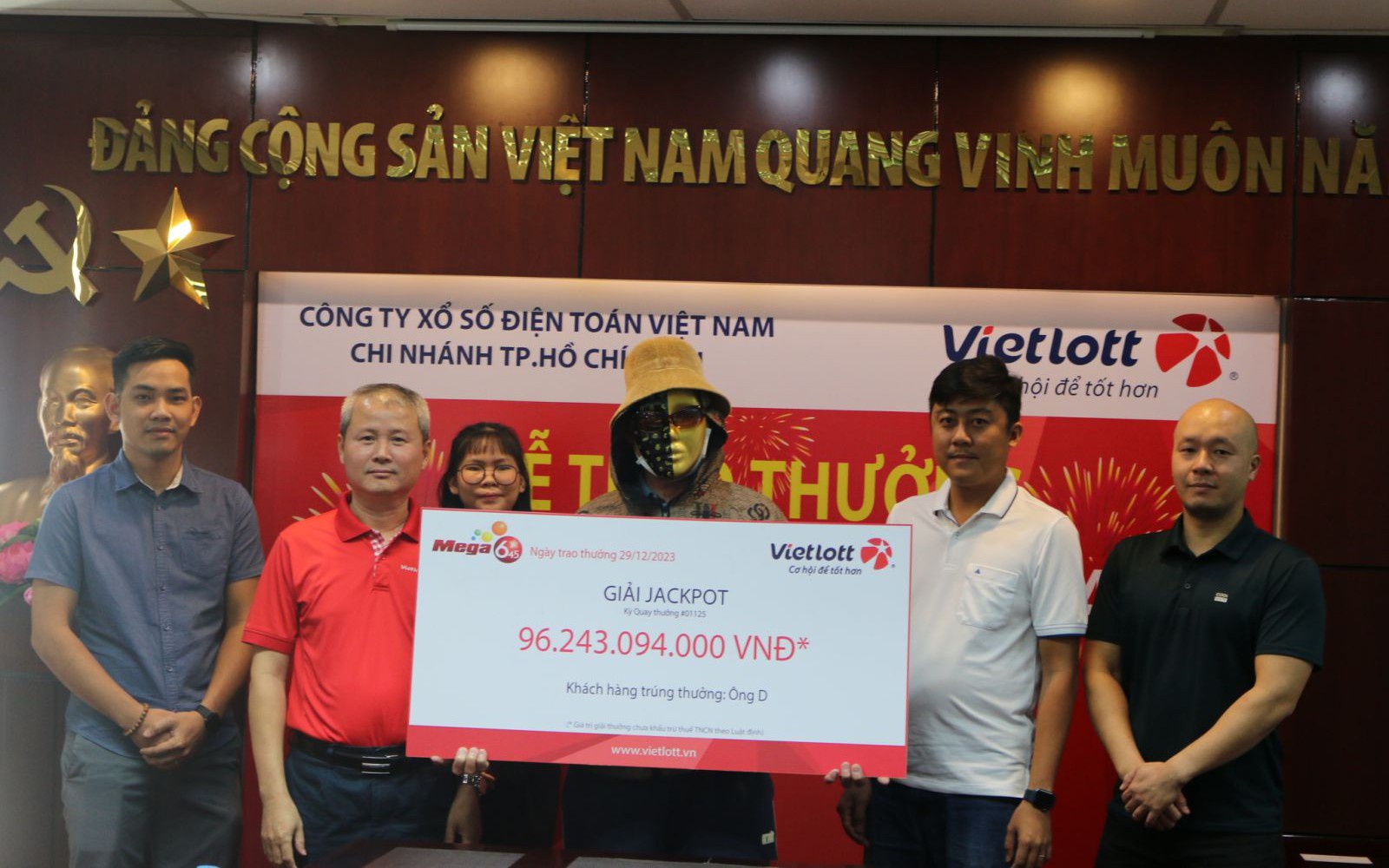 Vietlott li&ecirc;n tục th&ocirc;ng b&aacute;o c&oacute; người tr&uacute;ng thưởng, Jackpot gần 92 tỷ đồng đ&atilde; ch&iacute;nh thức c&oacute; chủ nh&acirc;n khiến nhiều người kinh ngạc