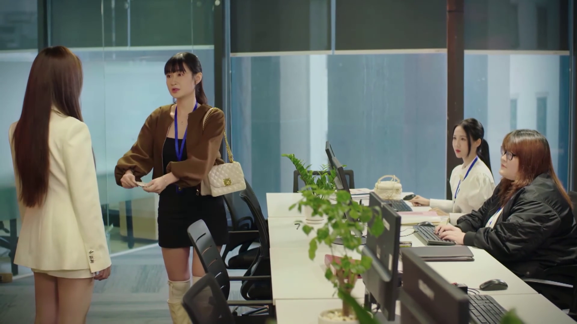 Bà Dung chấp nhận cô giáo Thương, nhưng chồng vẫn phản đối - Ảnh 1. Bà Dung chấp nhận cô giáo Thương, nhưng chồng vẫn phản đối - Ảnh 1.