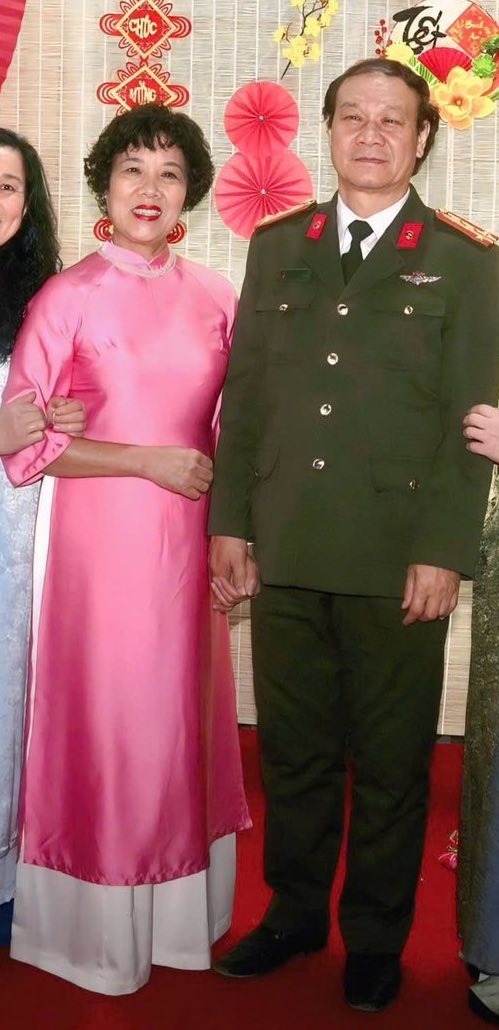 B&agrave; x&atilde; l&agrave; bạn đồng m&ocirc;n của NSND Nguyễn Hải, từng được mệnh danh 'Thẩm Thu&yacute; Hằng của Kho&aacute; 1 S&acirc;n khấu - Điện ảnh' - Ảnh 6.