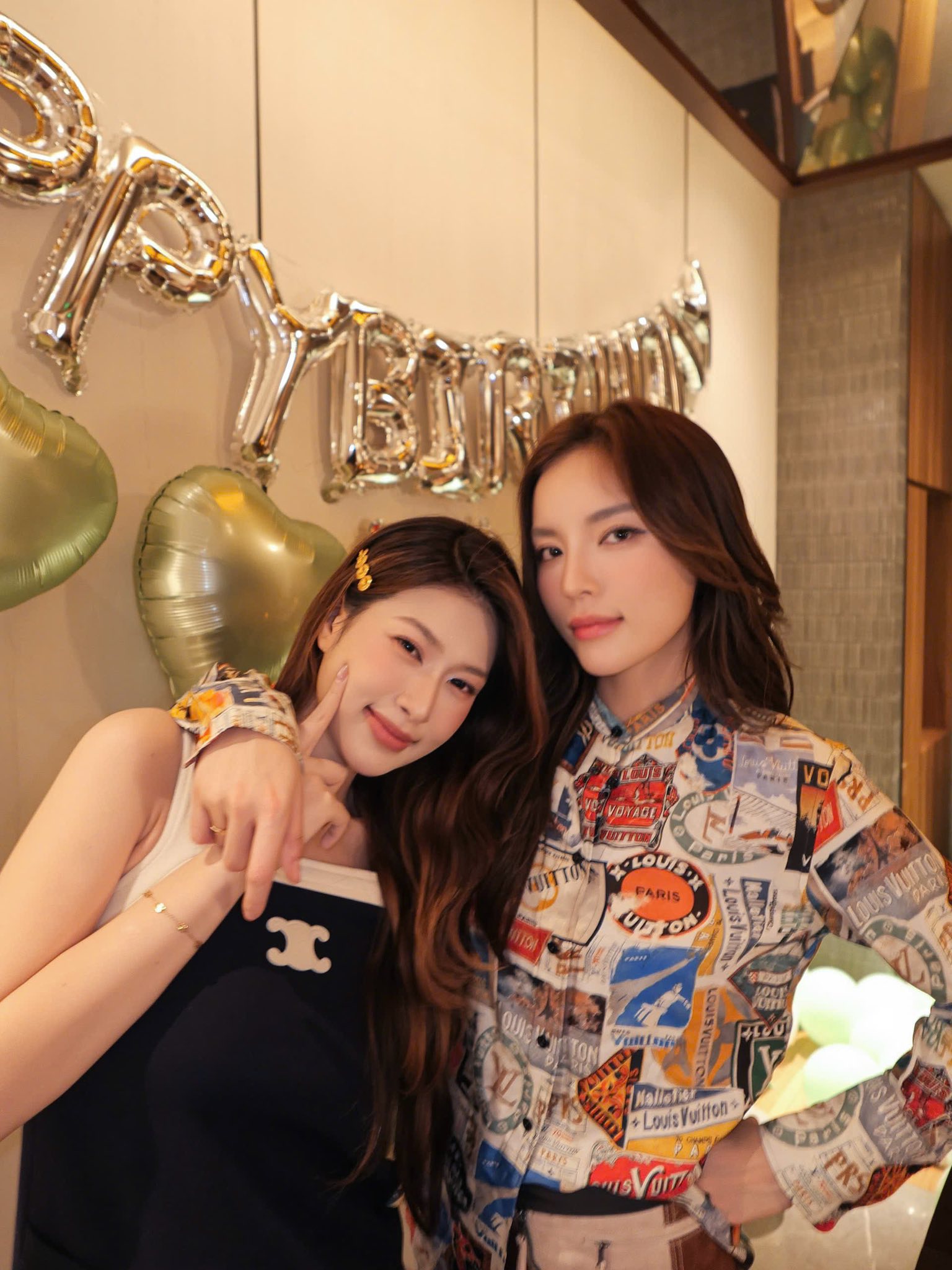 Hai m&oacute;n đồ hiệu đắt gi&aacute; từ Kỳ Duy&ecirc;n d&agrave;nh tặng Đo&agrave;n Thi&ecirc;n &Acirc;n ng&agrave;y đặc biệt - Ảnh 1.