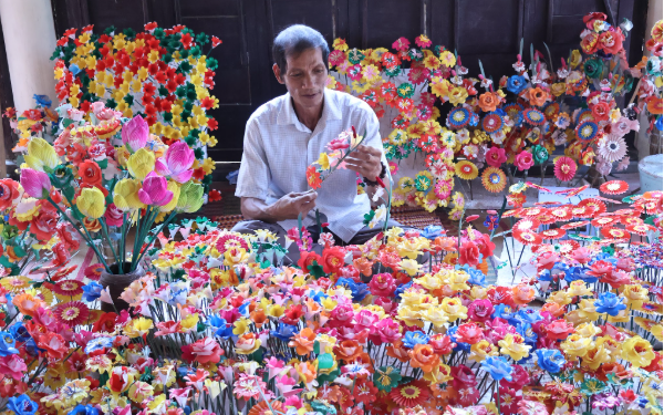 Thanh Tiên và hành trình gìn giữ nghề hoa giấy truyền thống giữa nhịp sống hiện đại