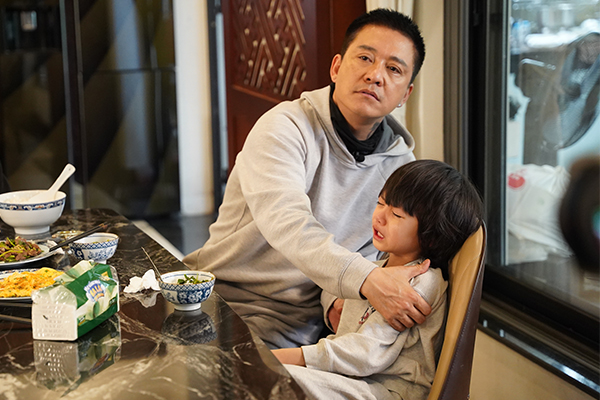 Con &uacute;t quấy kh&oacute;c khi ăn, Tuấn Hưng 'bật' chế độ nghi&ecirc;m khắc - Ảnh 2.