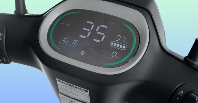 Trải nghiệm xe m&aacute;y điện gi&aacute; 27 triệu đồng thiết kế thời trang, pin LFP đi 120km/lần sạc, rẻ hơn Vision cực th&iacute;ch hợp với chị em đi trong đ&ocirc; thị - Ảnh 3.