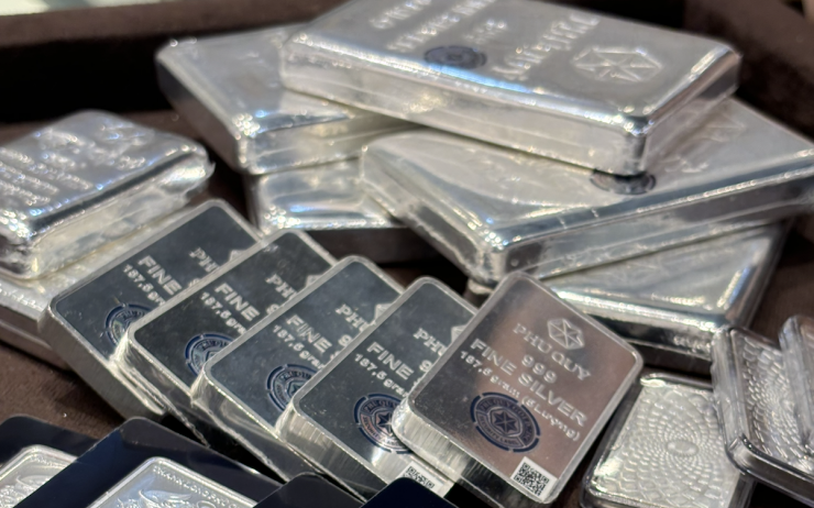 Gi&aacute; bạc h&ocirc;m nay 18/4: Bạc trong nước lại chạm đỉnh