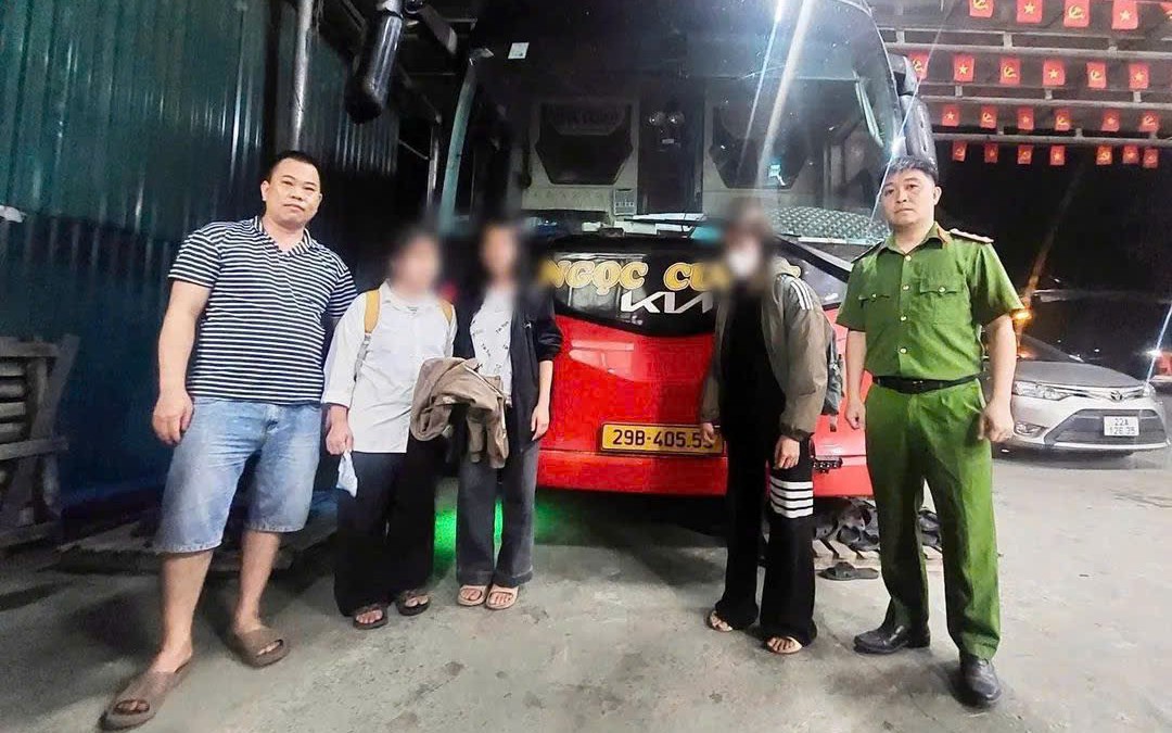 CSGT Lai Ch&acirc;u kịp thời cứu sống ch&aacute;u b&eacute; bị điện giật tại lễ hội 2026 - Ảnh 1.