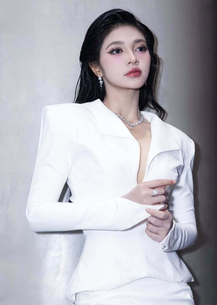 &Aacute; hậu Minh Ki&ecirc;n: 'T&ocirc;i đ&atilde; tự chủ kinh tế để mẹ nghỉ nghề gi&uacute;p việc' - Ảnh 2.