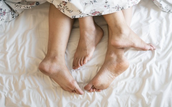 Con dâu ngoại tình ngay trong nhà bố chồng, chỉ nói một câu rồi bỏ đi